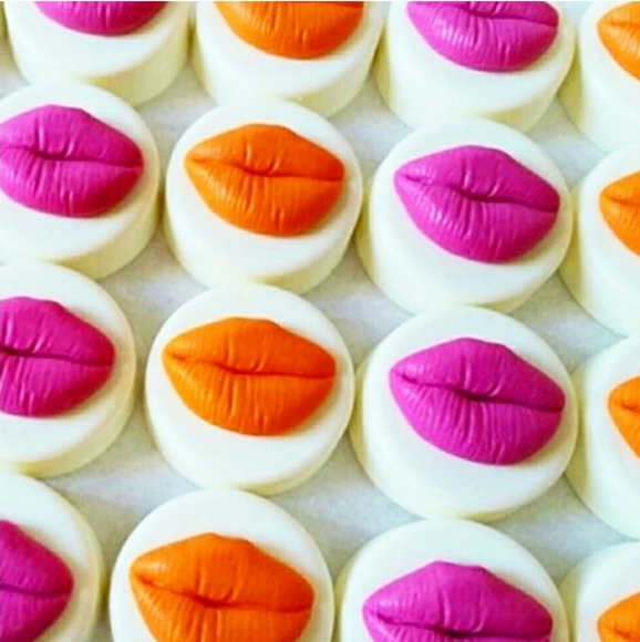 Silicone Mold Kissable Lips💋 - Picture 3 of 16